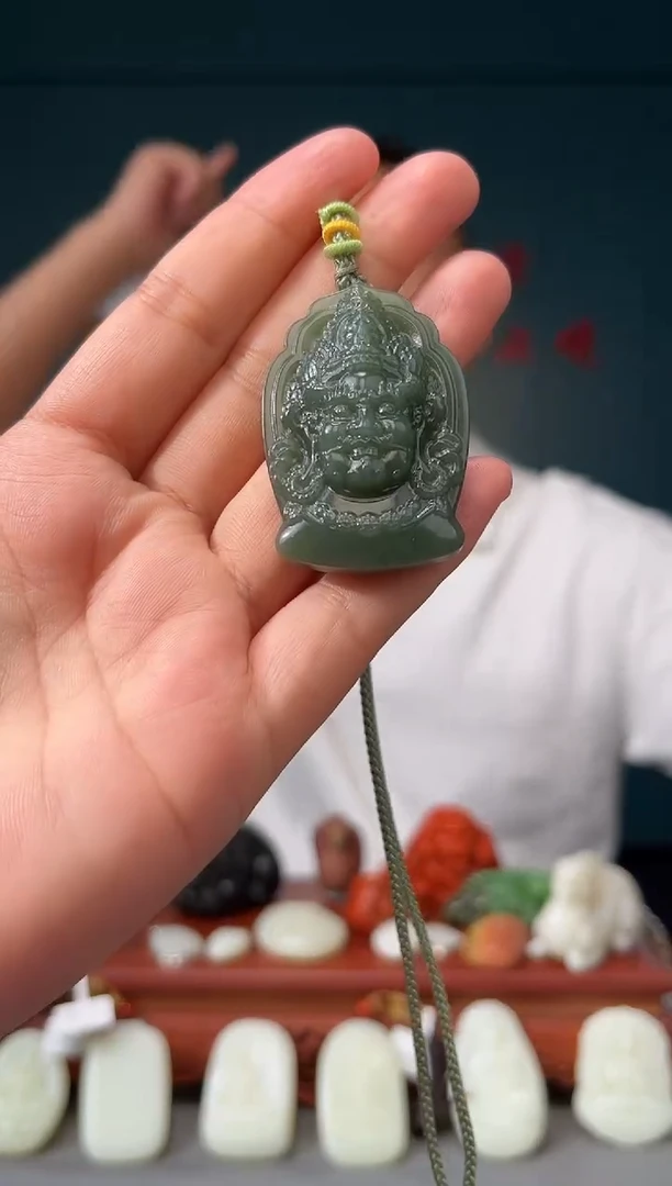 和田玉未镶嵌颈饰吊坠