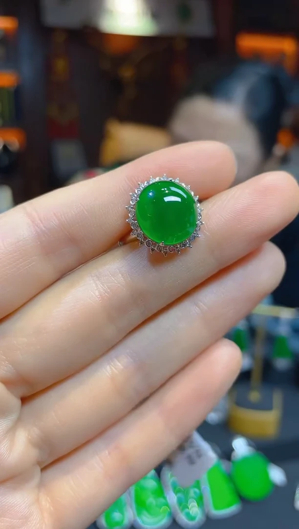 【闪购商品】翡翠戒指18K金镶嵌100767天然A货翡翠蛋面戒指