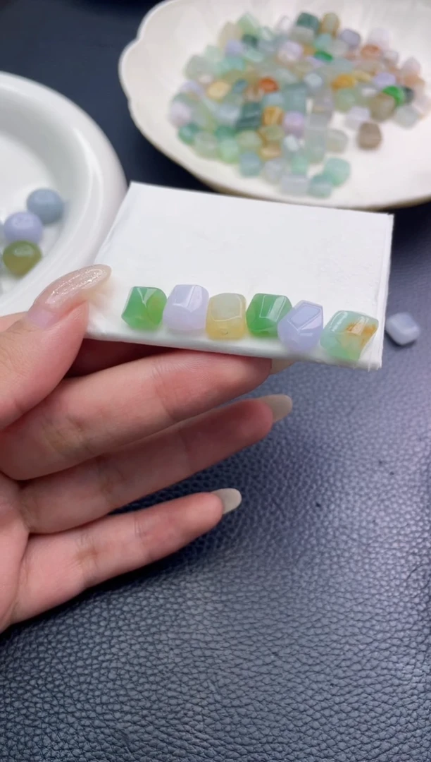 未镶嵌定制翡翠v****i珠子
