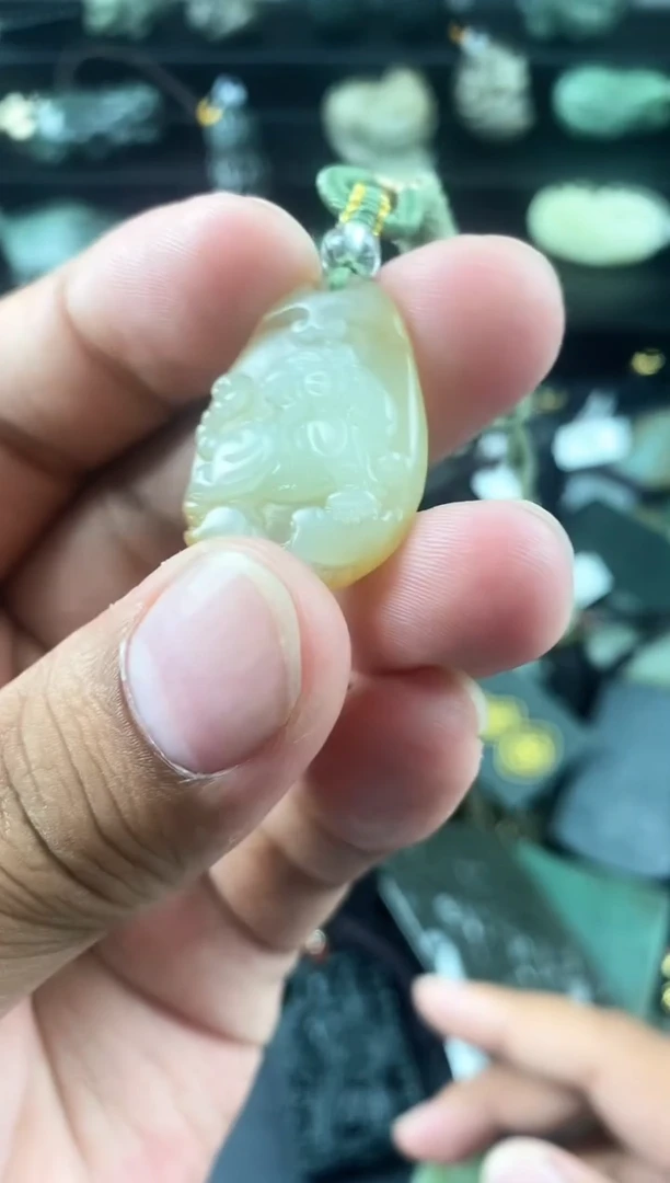 和田玉未镶嵌颈饰1