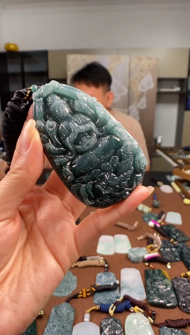 颈饰未镶嵌翡翠 多样性发其一