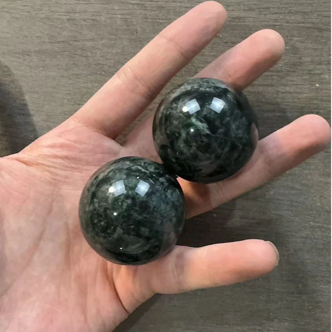 A246独龙玉手球手把件