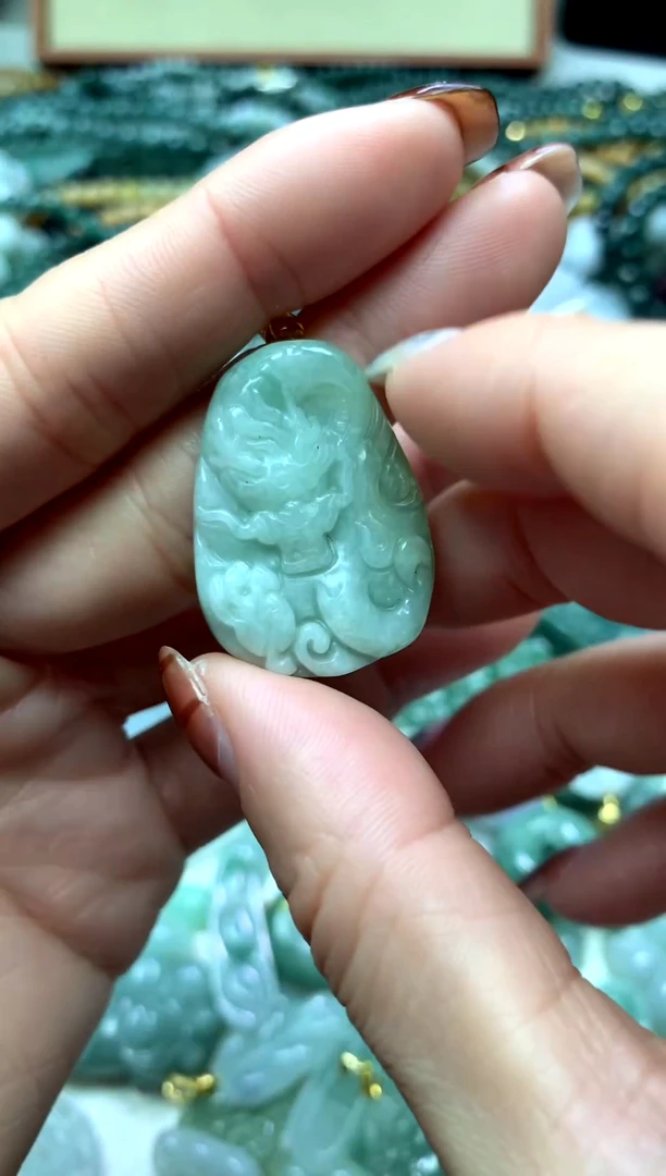 颈饰未镶嵌翡翠1