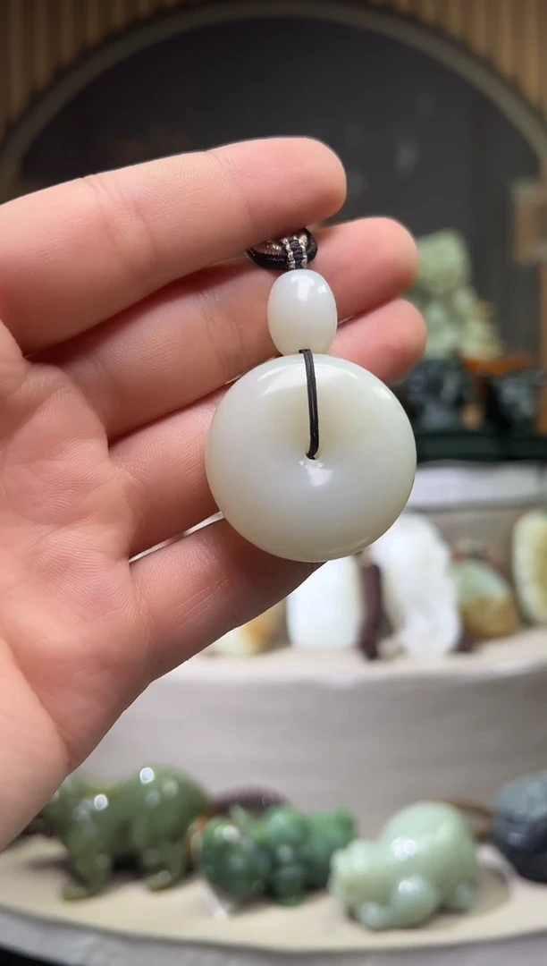 未镶嵌和田玉把件平安扣