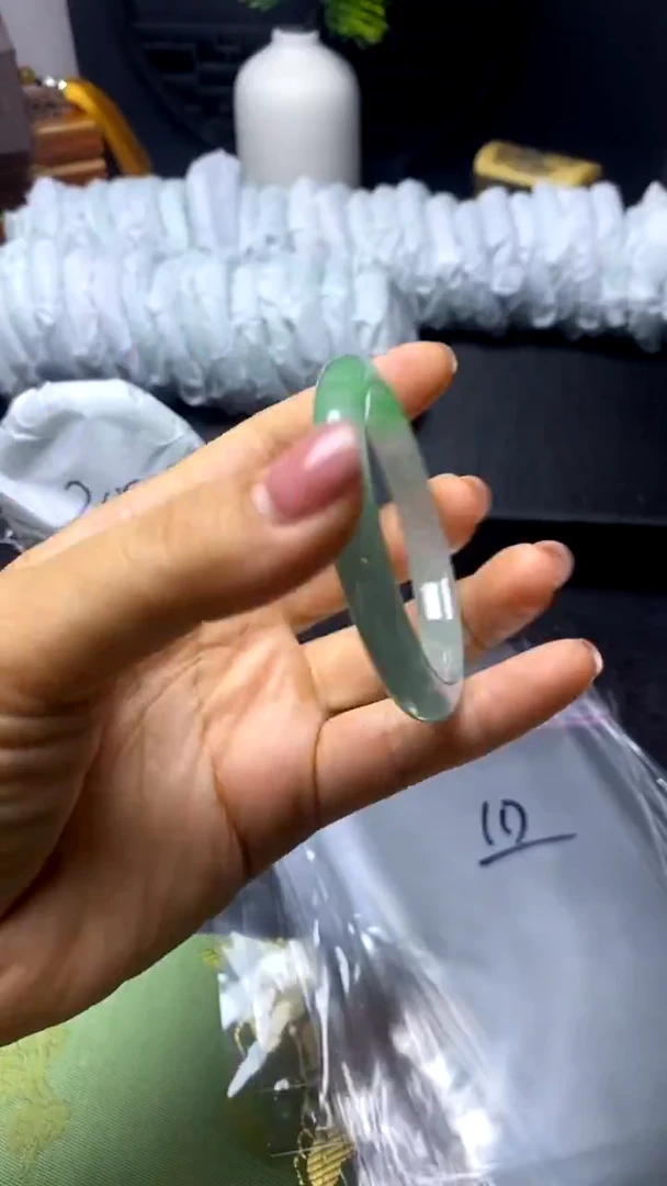 时尚女款缅料手镯117