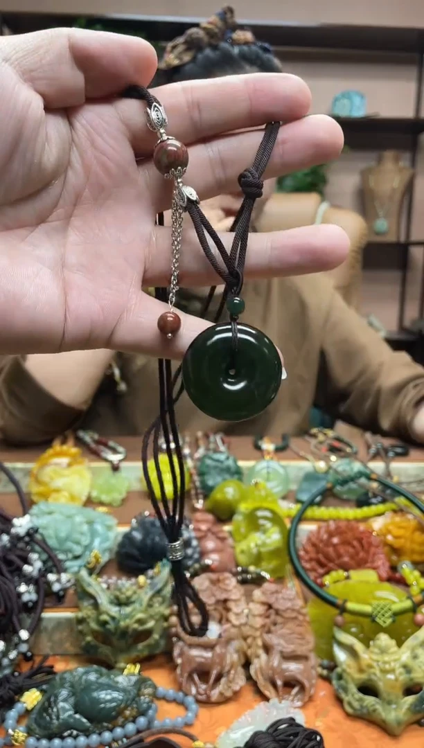 未镶嵌岫玉吊坠·