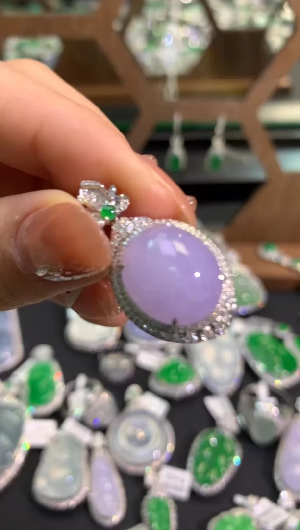 【闪购商品】翡翠吊坠(不含链)18K金镶嵌吊坠