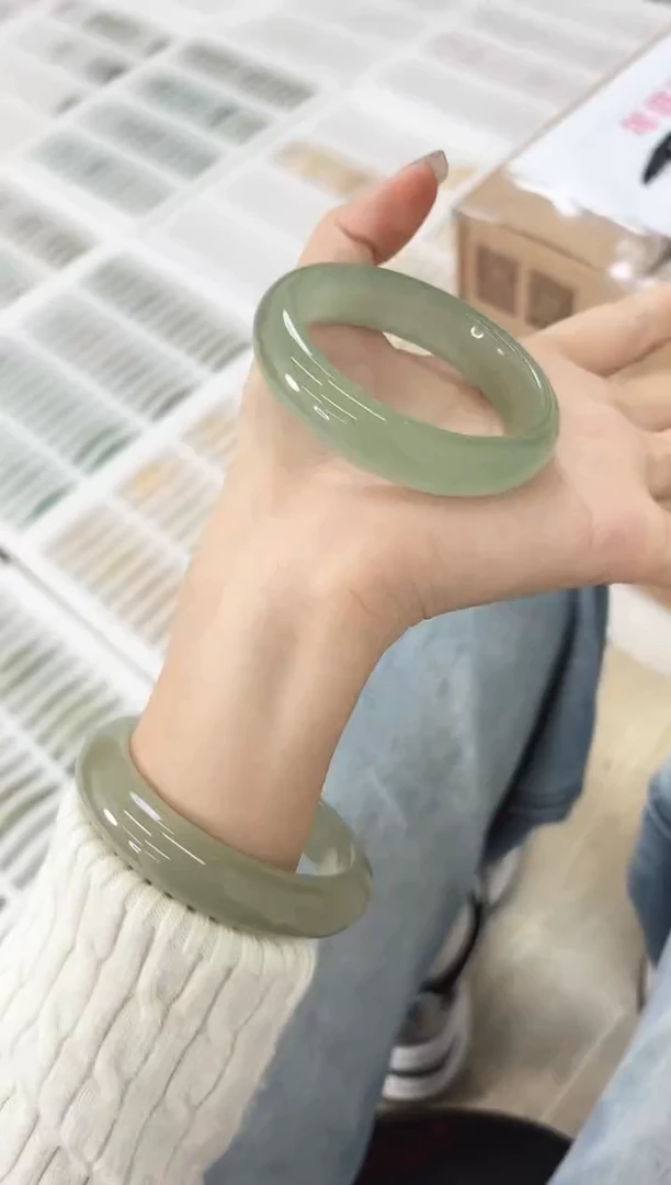 未镶嵌手镯石英质玉46-53D