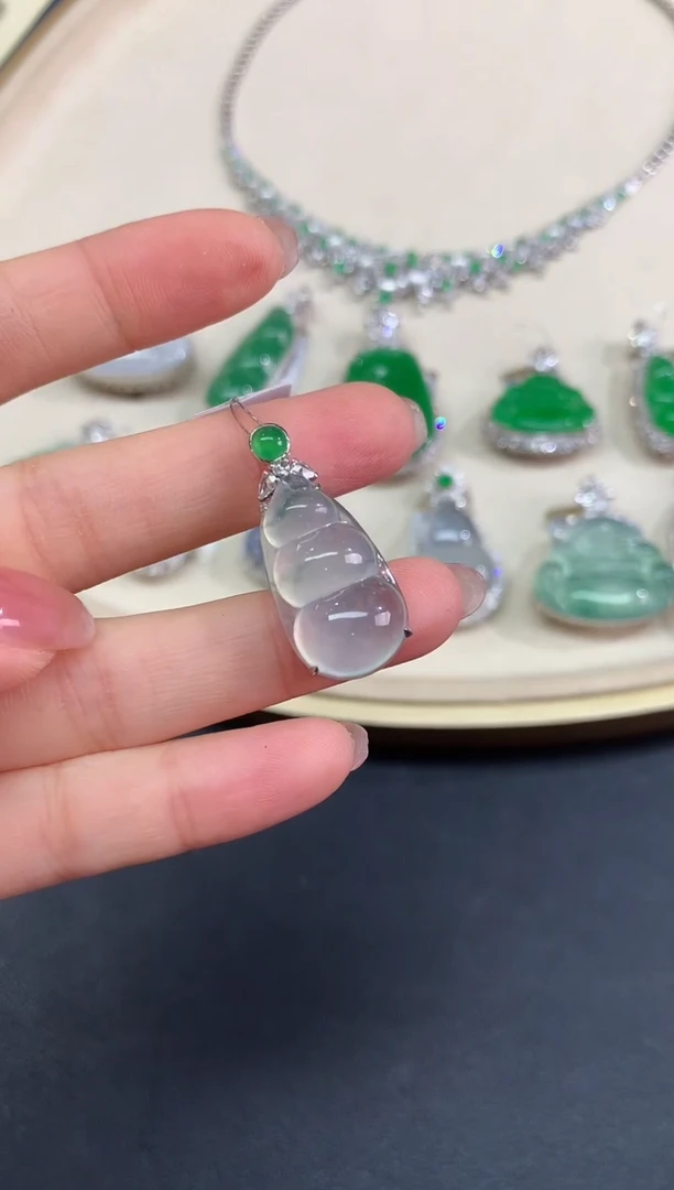 吊坠(不含链)18K金镶嵌翡翠A109|9800