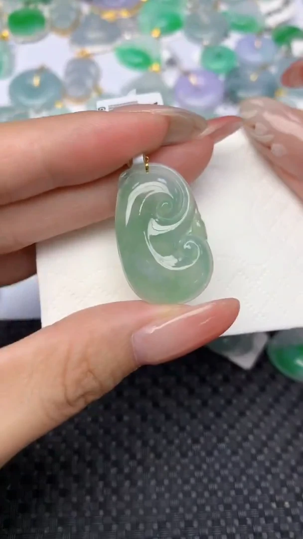 翡翠18K金镶嵌颈饰天然翡翠a货