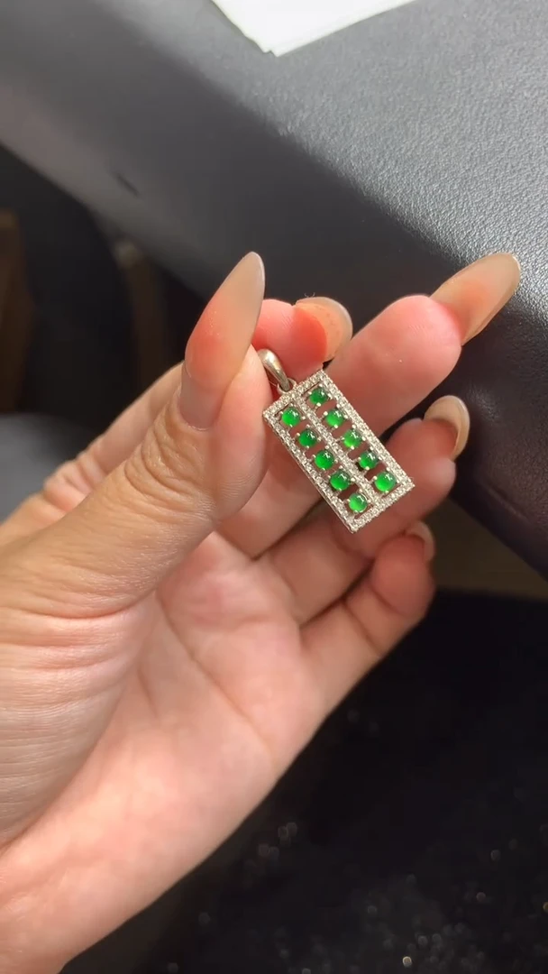 【闪购商品】翡翠颈饰银S925镶嵌翡翠