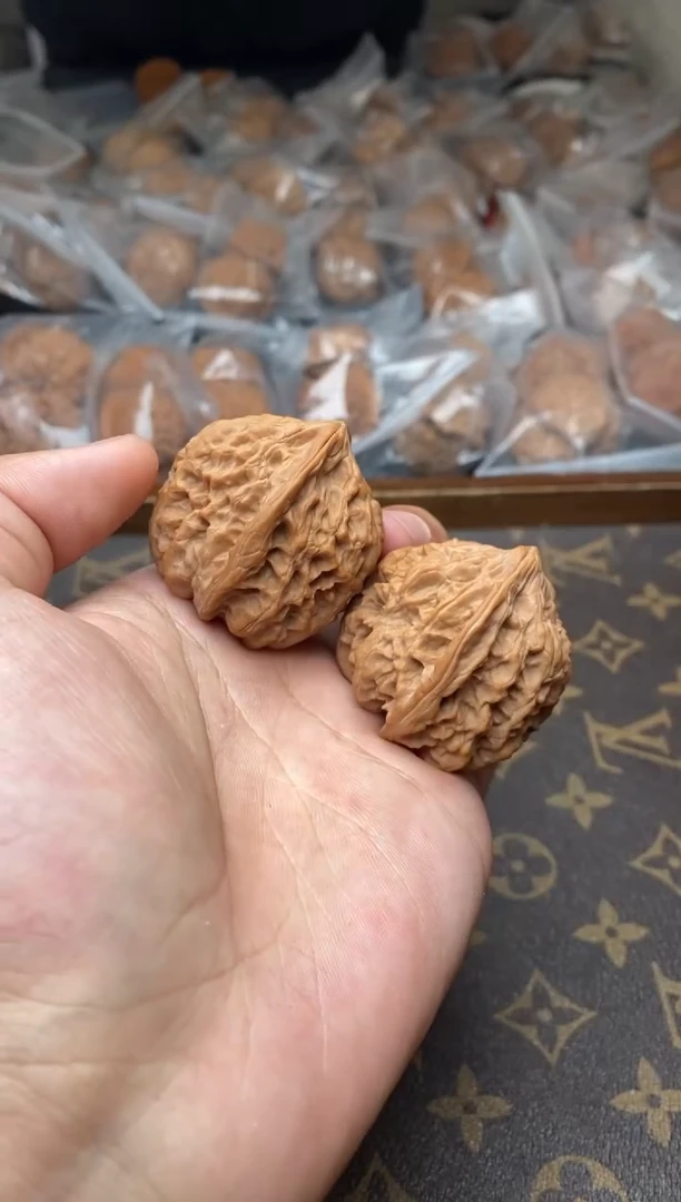 【闪购商品】文玩核桃吊坠A49号39尺野牛