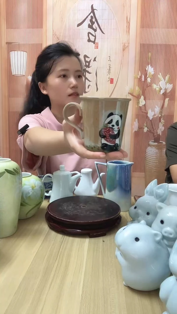 瓷手绘小熊猫把手杯1个