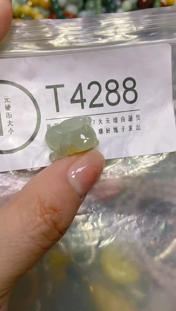 颈饰未镶嵌翡翠/T/翡翠A货，一件也是批发价