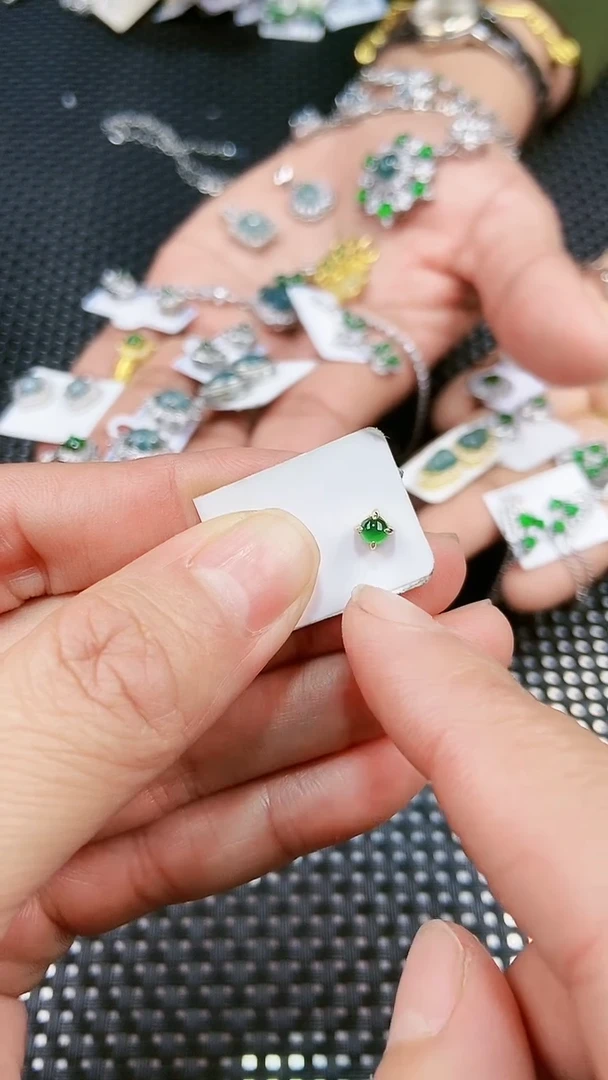 【闪购商品】翡翠耳饰未镶嵌11111111