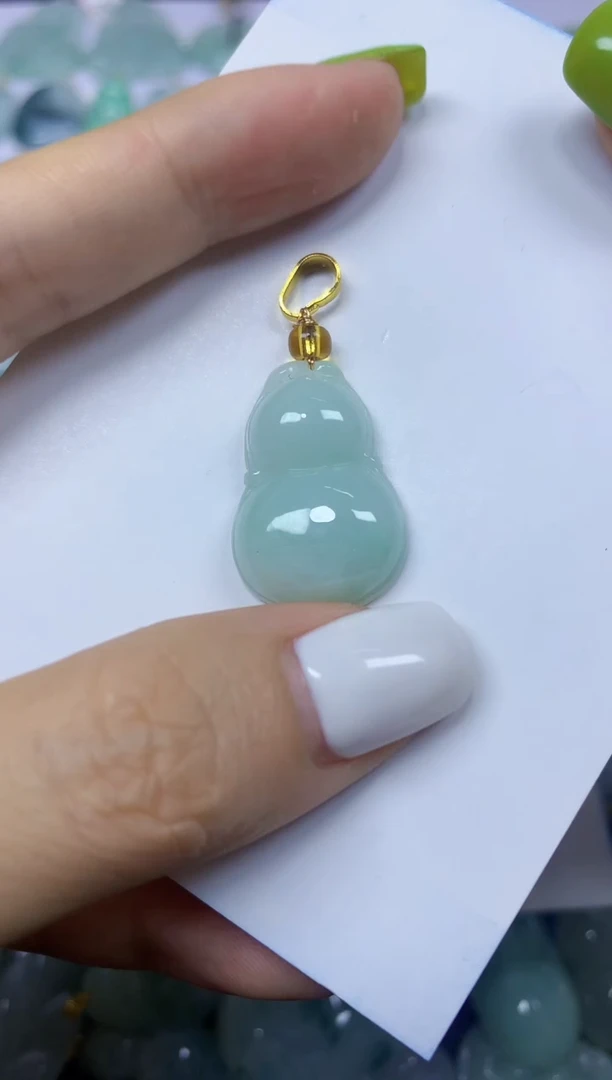 翡翠未镶嵌颈饰挂件