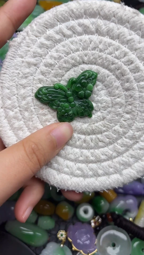 颈饰未镶嵌翡翠缅甸翡翠吊坠