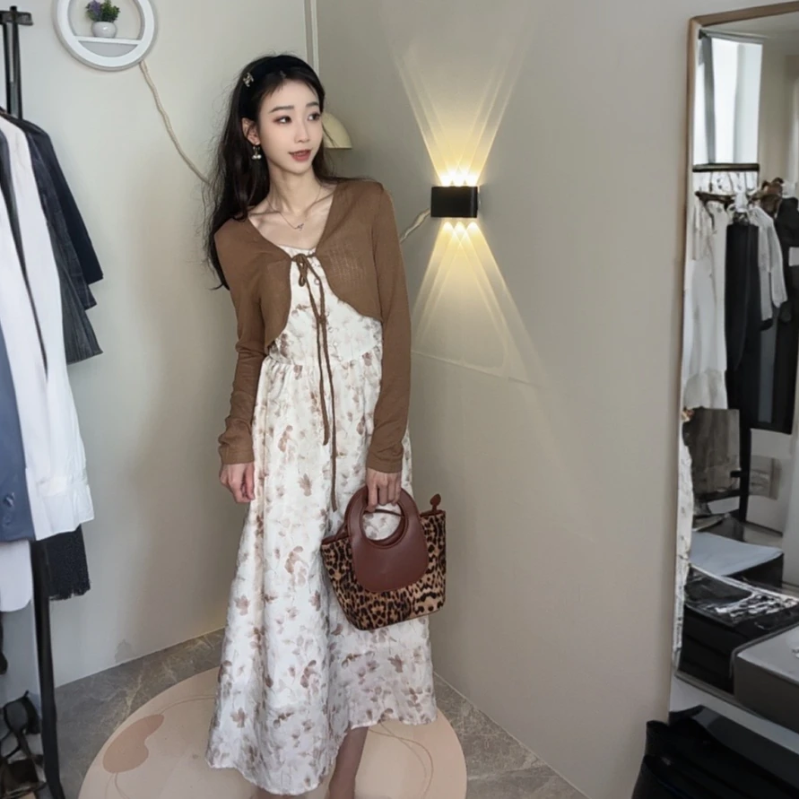 高尚生活春夏新款气质时尚显瘦收腰甜美小众碎花套装吊带连衣裙