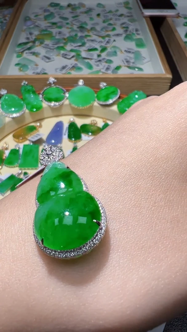 【闪购商品】翡翠颈饰18K金镶嵌我