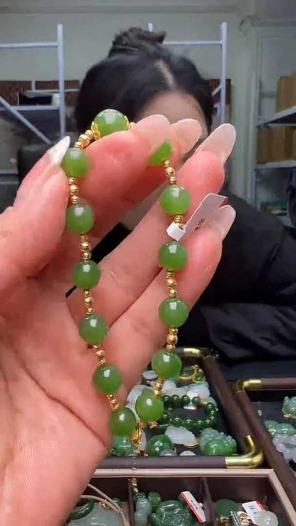 颈饰18K金镶嵌和田玉（多样性发货.发其一）11.23.96