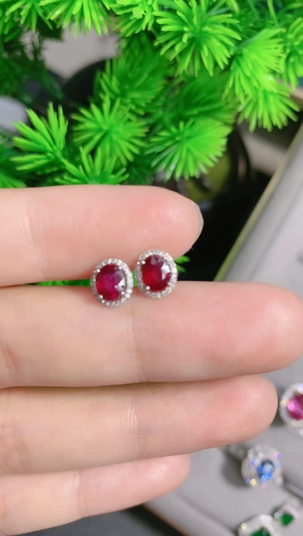 18K金镶嵌18K金耳饰红宝石.