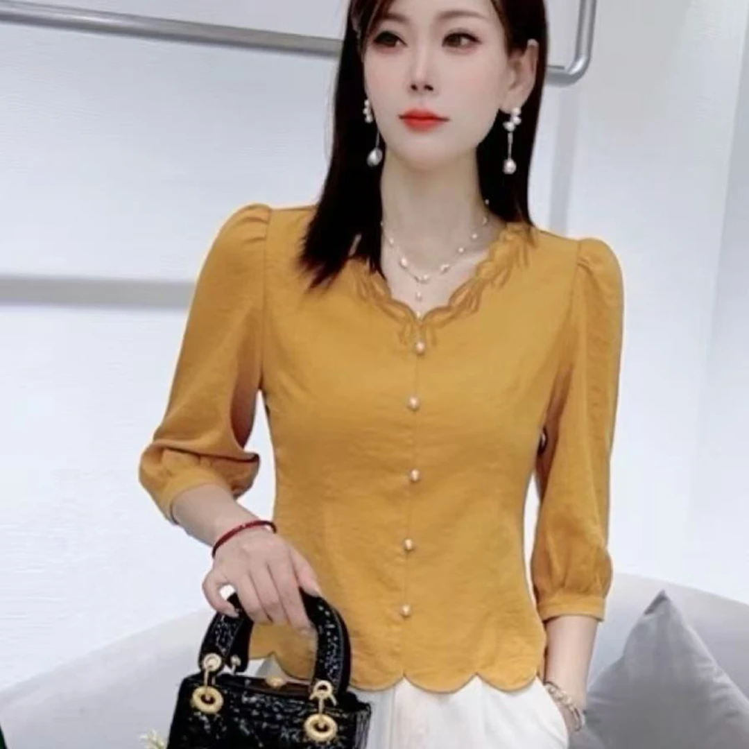 时尚蕾丝花边V领衬衫女2025早秋新款洋气温婉设计感洋气小衫上衣