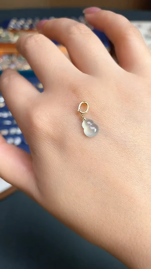 颈饰18K金镶嵌翡翠2025120601