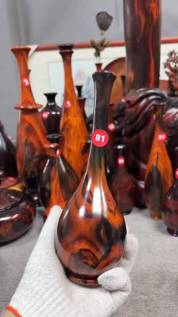 木江**庐大红酸枝花瓶一个