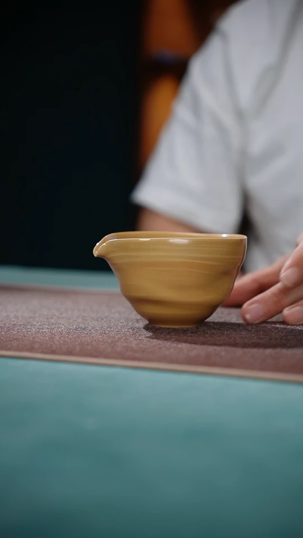 50-1随行公道杯（蒙福 米黄釉）
