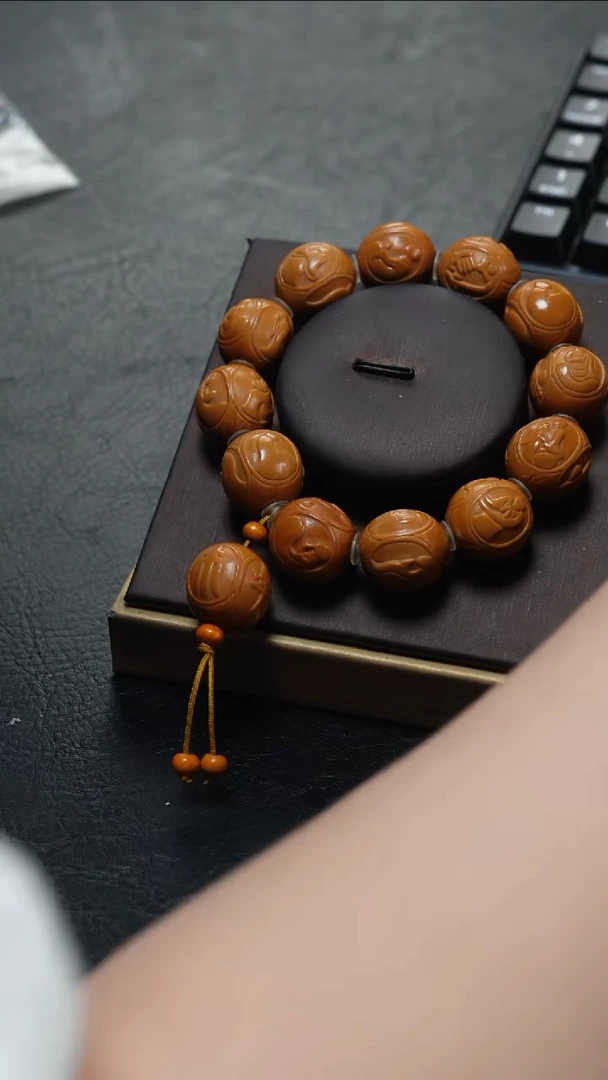 橄榄核手串鱼子精品核雕