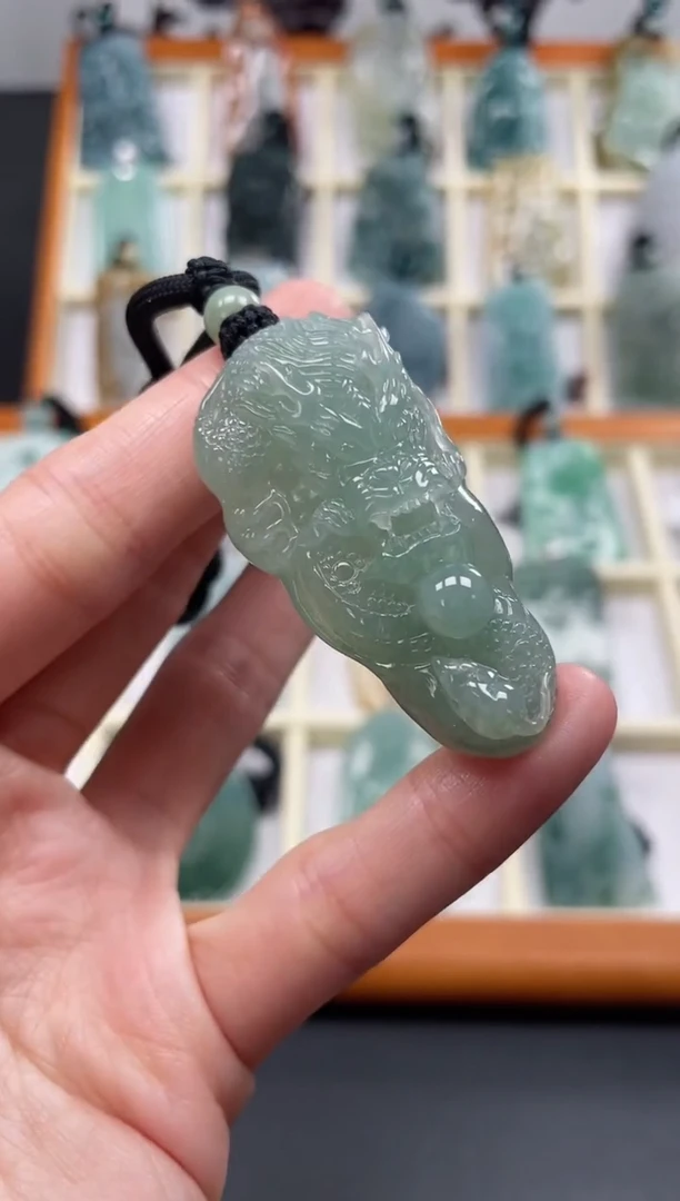 【闪购商品】翡翠颈饰未镶嵌龙