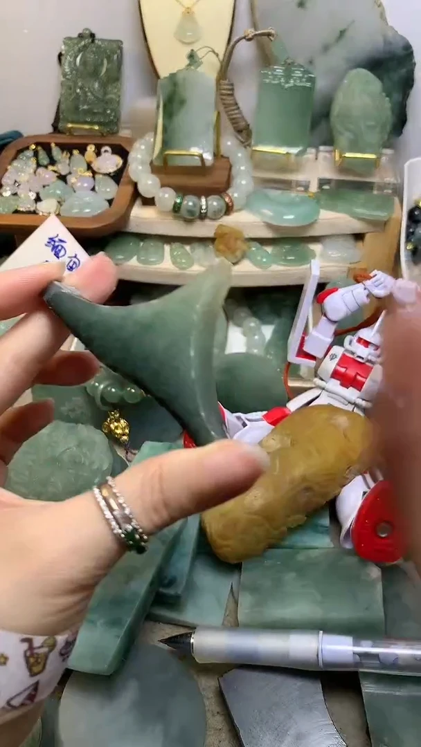翡翠挂件未镶嵌缅甸A货翡翠，没有运费险