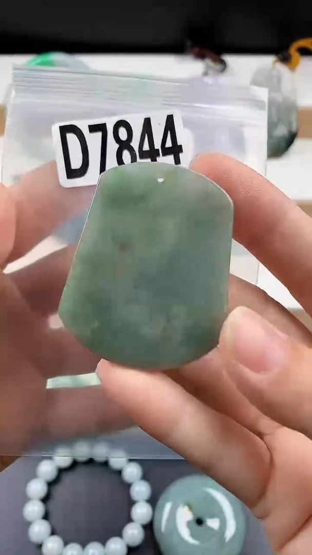 颈饰未镶嵌翡翠天然翡翠吊坠挂件