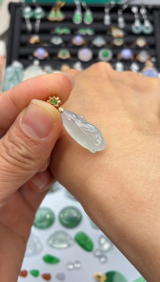 颈饰18K金镶嵌翡翠天然翡翠A货