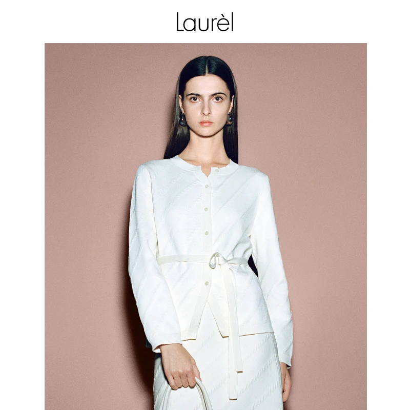 【丽公主专享】Laurel新款珍珠白V领纽扣时尚毛衫女LWL351M06400