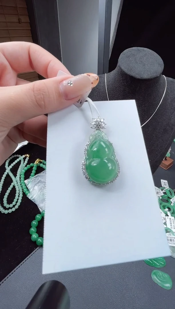 吊坠(不含链)银S925镶嵌石英质玉（非洲翠）葫芦 8.755