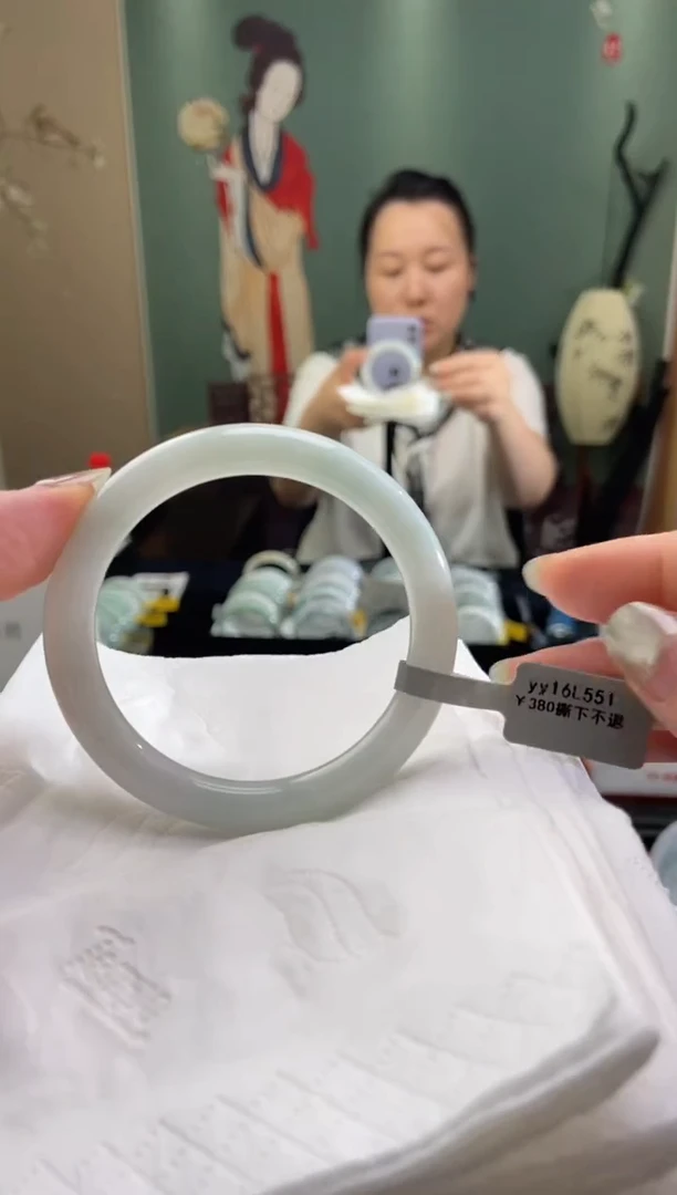 翡翠手镯未镶嵌5556圈口d