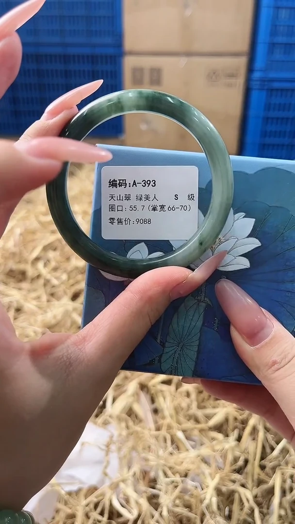 未镶嵌手镯石英质玉A393