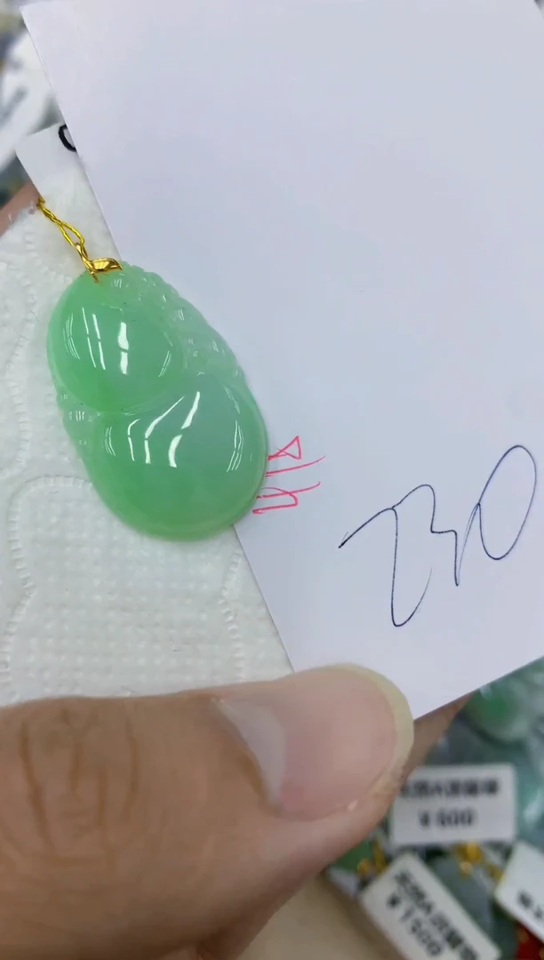 颈饰18K金镶嵌翡翠1111111111111