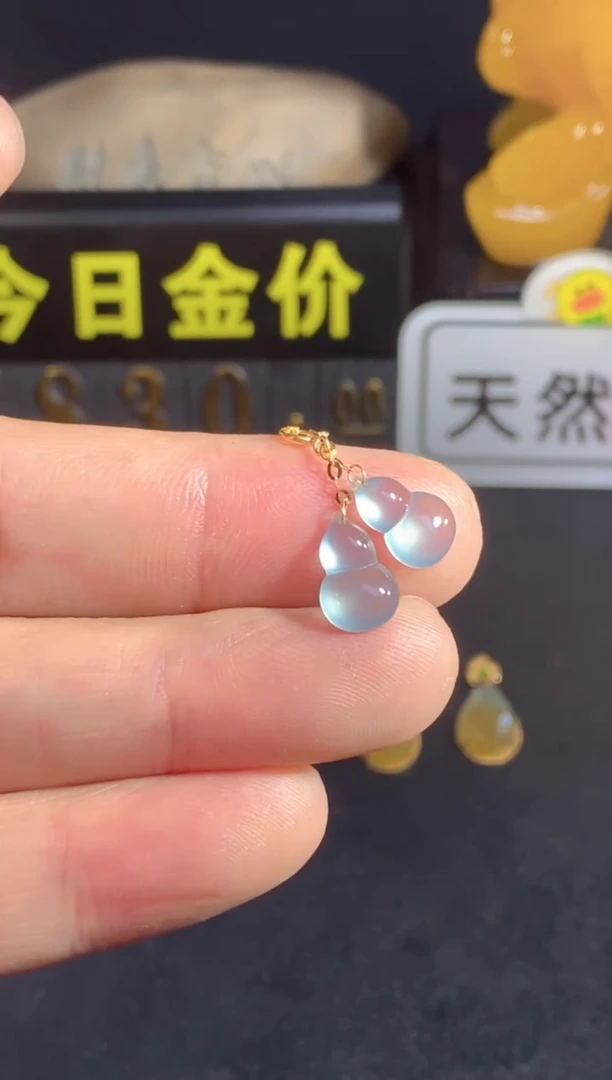 颈饰18K金镶嵌翡翠
