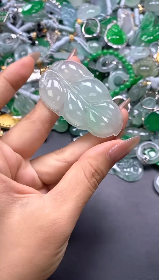 颈饰未镶嵌翡翠(配扣头多样性发其一）60