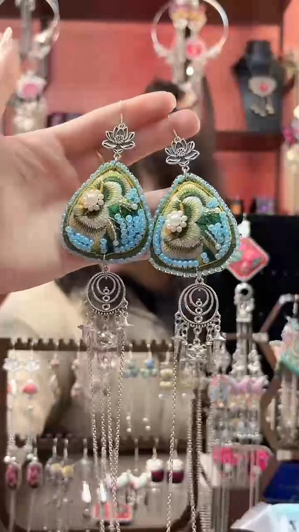 织绣 云织谣民族风精美饰品   88