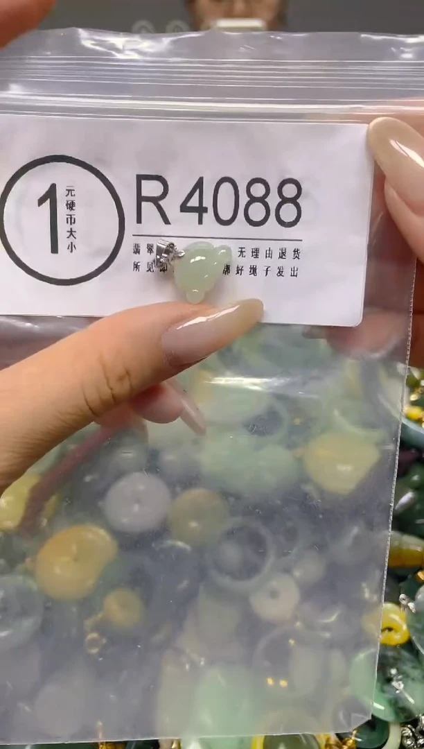 颈饰未镶嵌翡翠/ R /翡翠A货，一件也是批发价