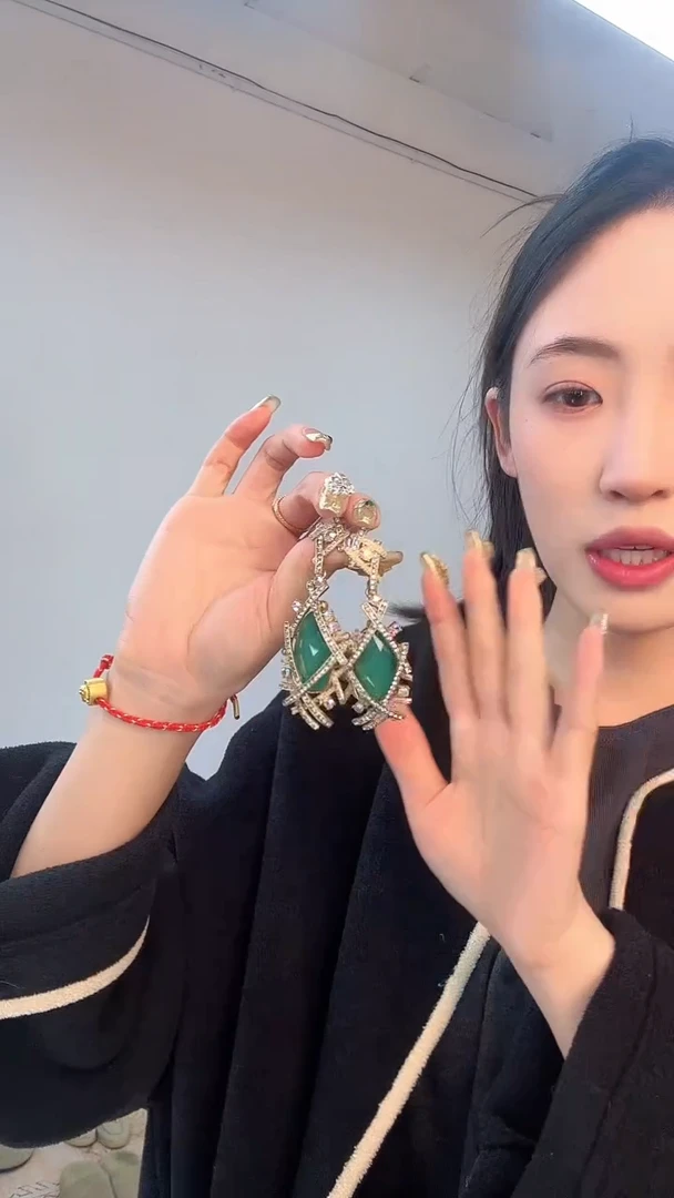 39女士时尚搭配耳钉