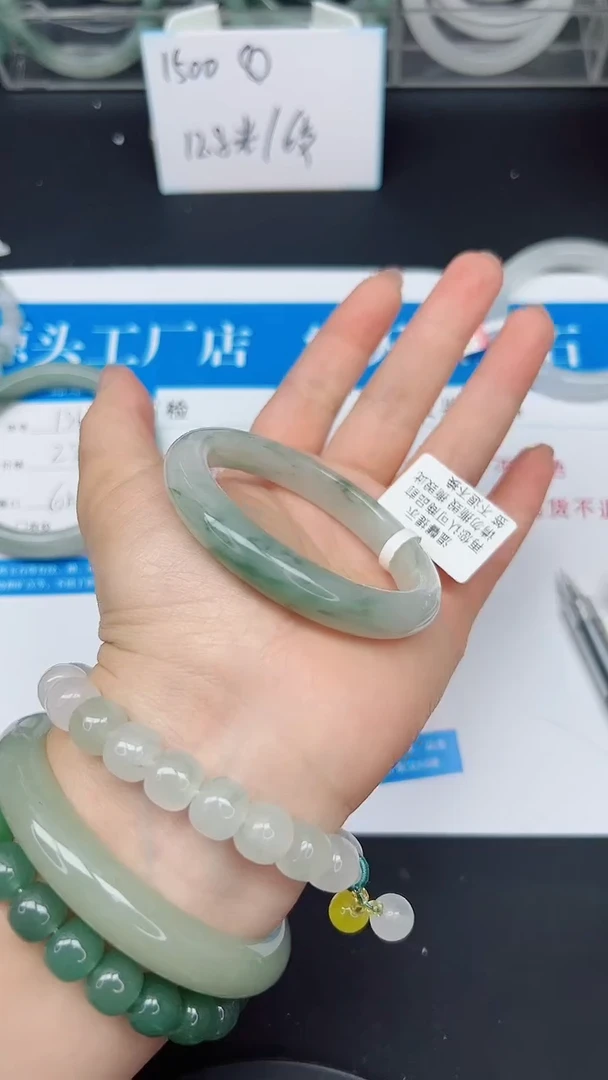 未镶嵌手镯石英质玉137-52/53