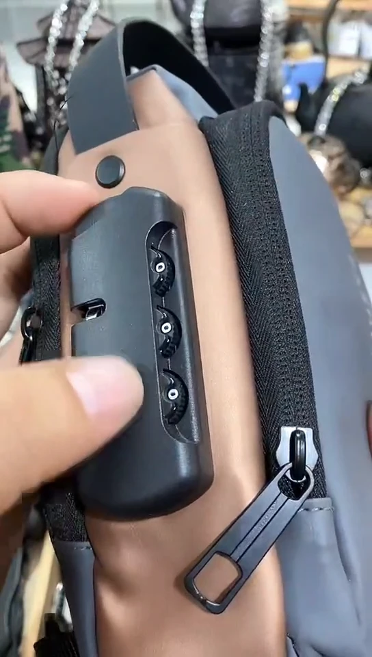 瓷片闪购商品  如图所示