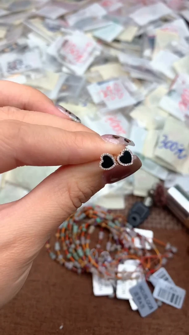 18K金镶嵌挂件翡翠—