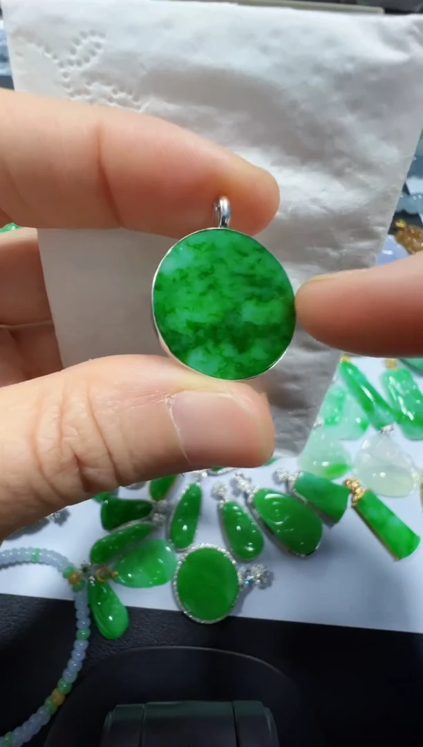 吊坠(不含链)18K金镶嵌翡翠1980