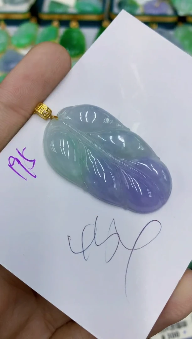 翡翠18K金镶嵌颈饰1111111111
