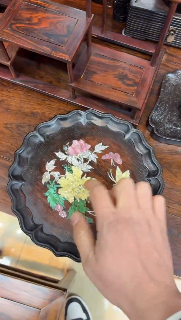 木紫檀圆盘螺钿花开富贵